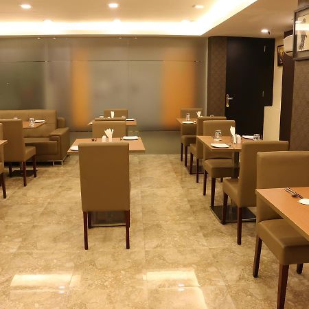 Oyo 662 Hotel Comfotel Kolkata Ngoại thất bức ảnh